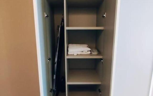 Leo Group BEST STUDIO 2326 Alliance Palace