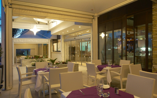 Senator Hotel Apartments - Adults Only
