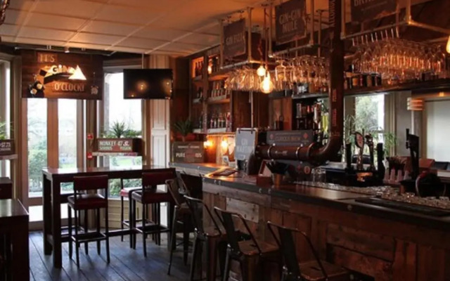 Leaside Hotel
