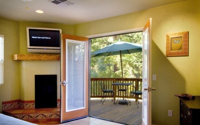 Queen's Inn By the River