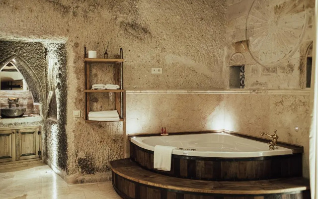 Sah Saray Cave Suites Halal Hotel
