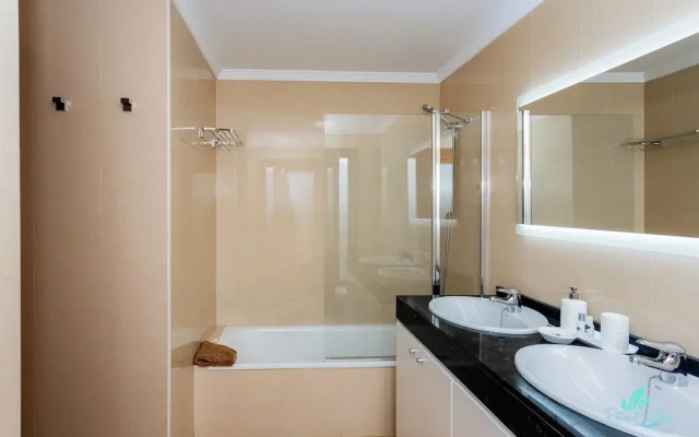 Inviting 4-bed Villa in Playa Blanca