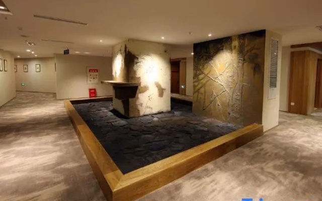 Leader Hotel