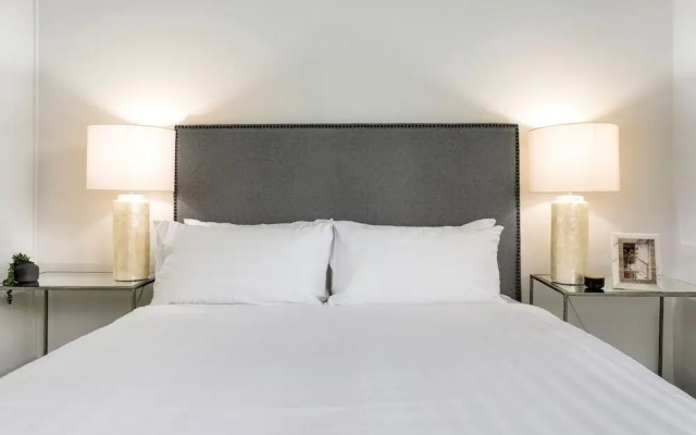 Modern 2-bed Ivanhoe Unit With Parking