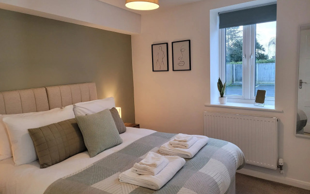 Crescent House Apartments