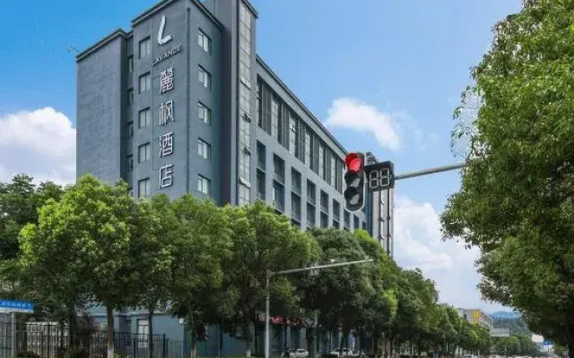 Lavande Hotel Wuhan 2nd Guanggu Road