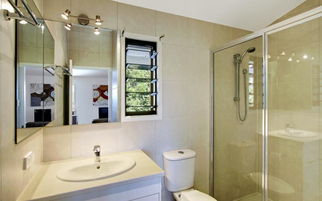 A PERFECT STAY –Aloha Ohana Cottages – Bathroom – Coopers Shoot