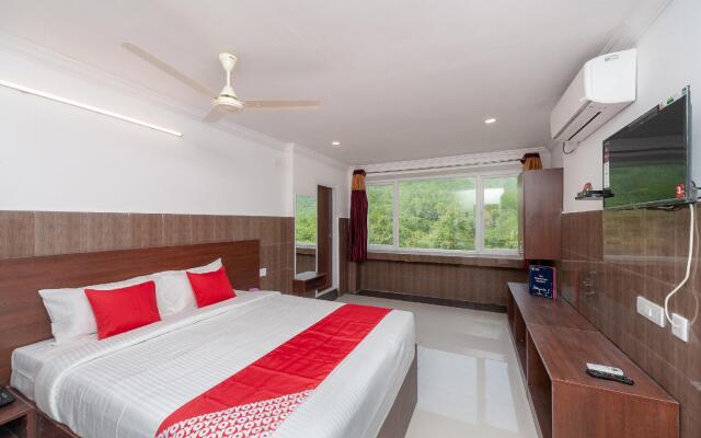 Capital O 27775 Hotel Srinivasa Residency