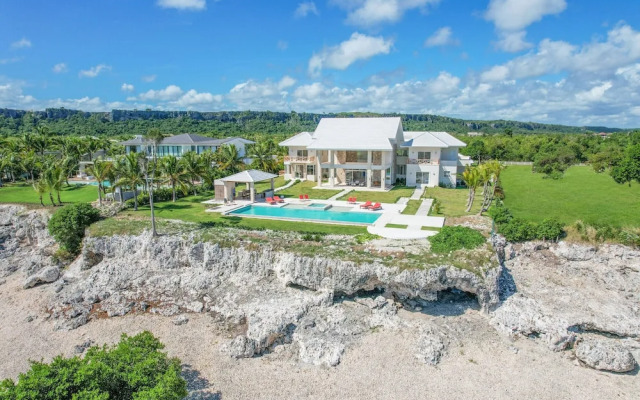 Stunning 6BR Villa With Ocean View in Cap Cana