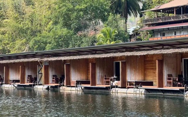 The Hub Erawan Resort