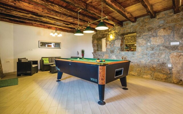 Amazing Home in Medveja with Hot Tub, WiFi & 4 Bedrooms