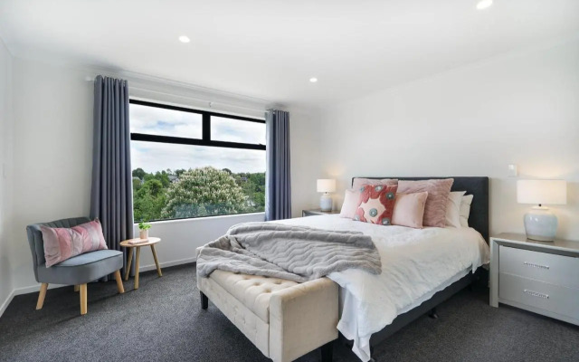 Wonderful River View-Brand New Home - 4 Bedrooms