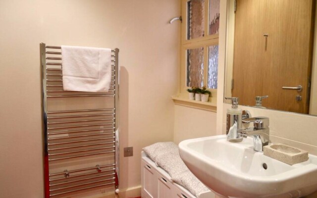 2 Bedroom Apartment on Royal Mile