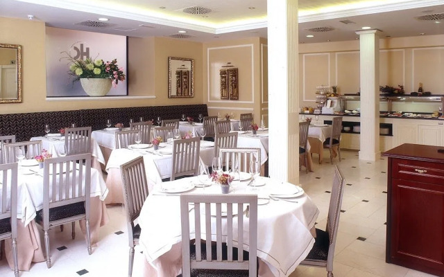 Catalonia Las Cortes Hotel