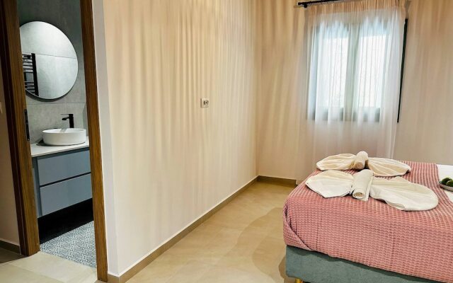Roussos Place - Next To Splantzia Square - 2bd 2ba