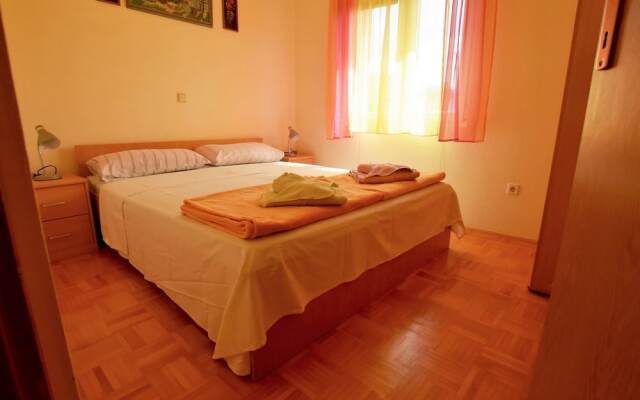 Apartments Pinka 30 M From The Sea