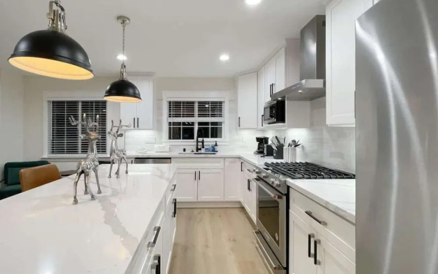 @ Marbella Lane - Contemporary Sophisticated Home