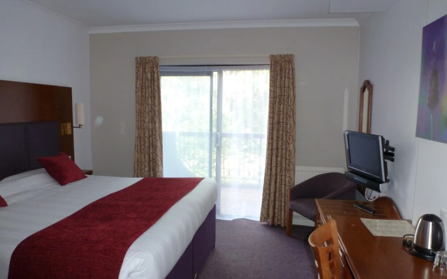 Cross Roads Hotel by Greene King Inns