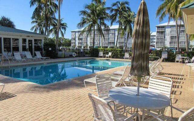 Hibiscus Pointe 564 by RedAwning