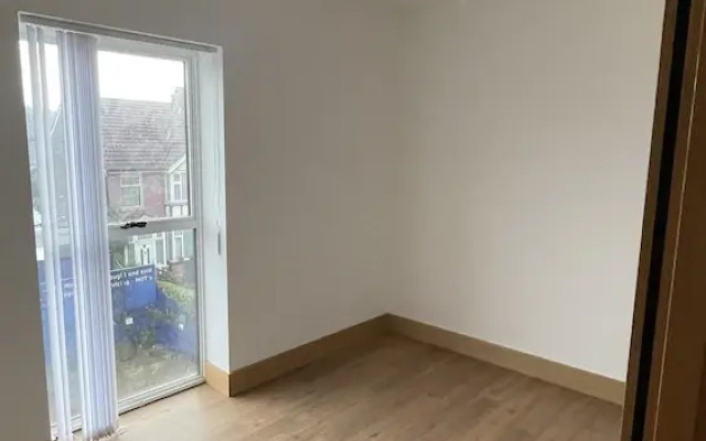Exquisite Riverside Living in a Stunning Flat
