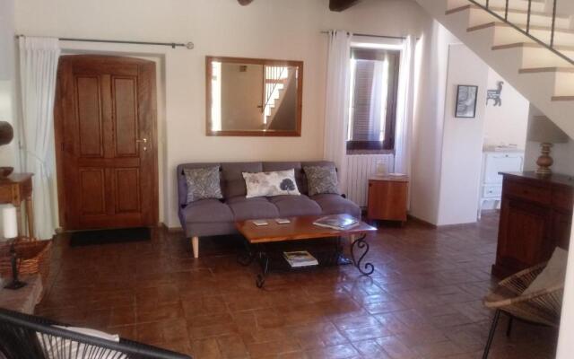 Stunning 1-bed House in Castel Cellesi, Italy