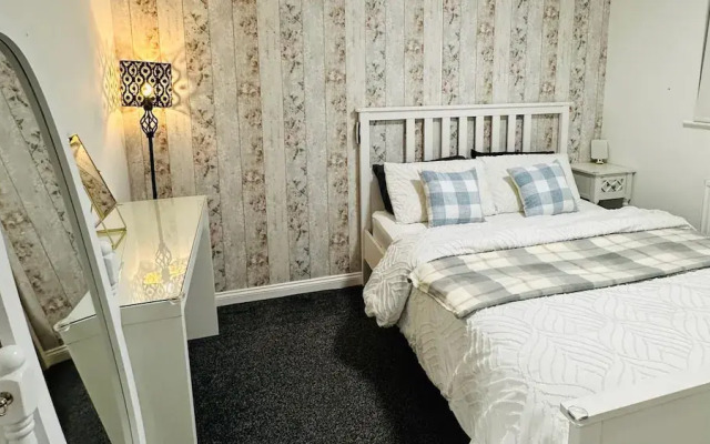 Ibate Apartments - Cozy 2 Bedroom Home