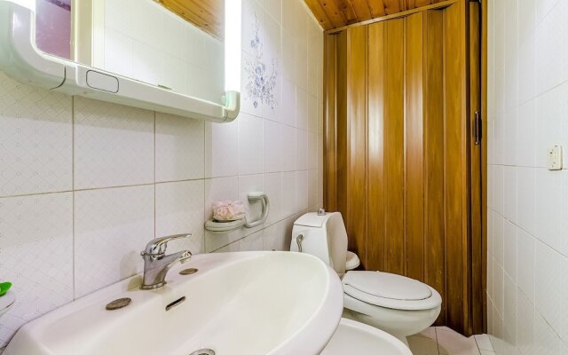 Traditional Holiday Home in Ragalna With Balcony