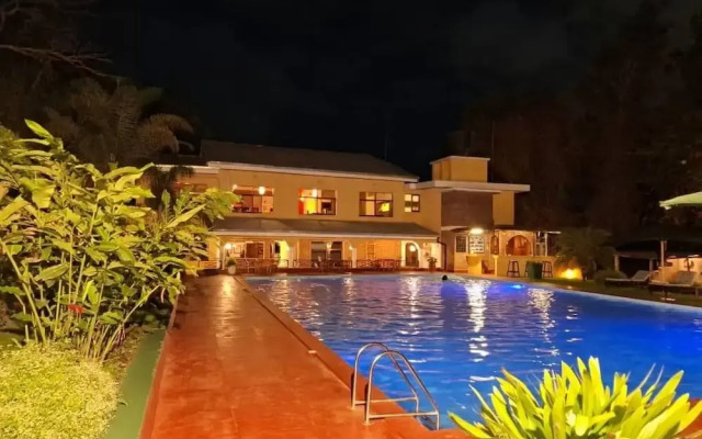Bougainvillea Safari Lodge