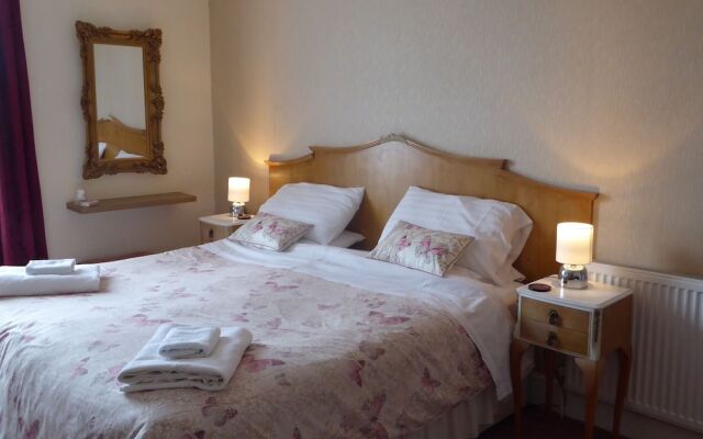 Shenley Lodge B & B