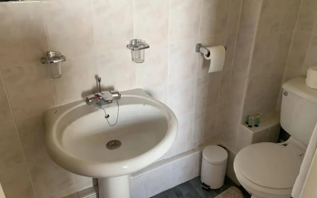 Alister Guest House