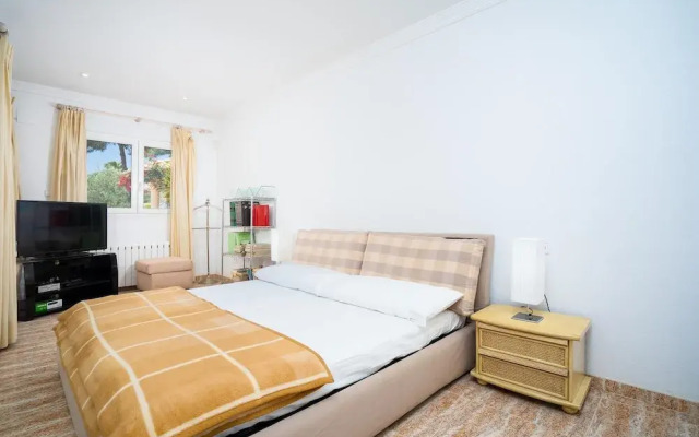 Charming 3-bed Villa in Denia, First Beach Line