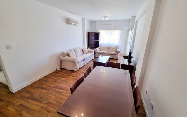 Fam Glam City Apartment