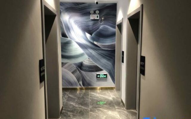 Qujing Blue Sea Light Luxury Hotel