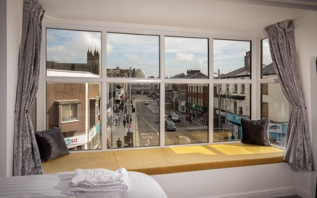 Town View Apartment by Sasco