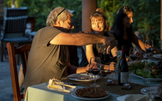 Sunolus Vineyard House