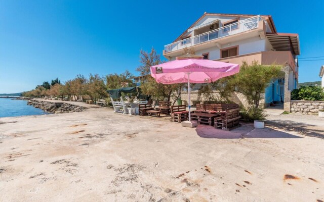 Beautiful Apartment in Nevidane With 2 Bedrooms and Wifi
