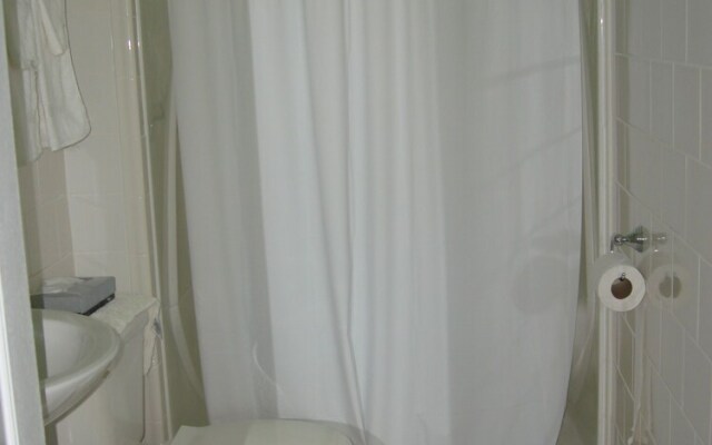 The City Hotel Bar & Grill