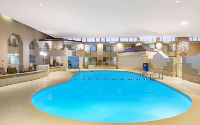 Ramada By Wyndham Midtown Grand Island