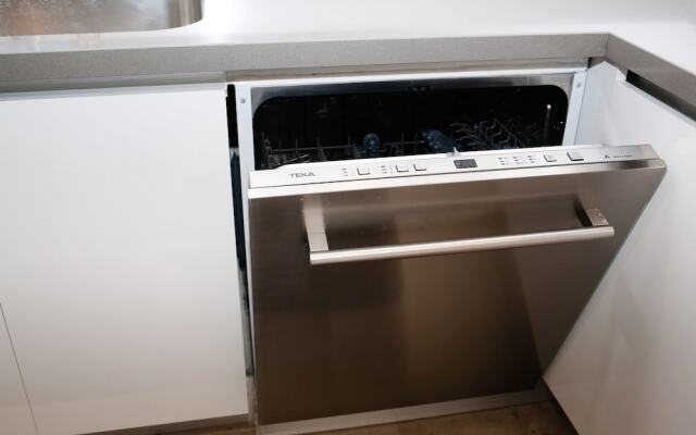 Luxury 3 Bdr Near the Beach - 300meg