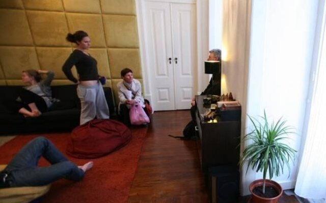 Travellers House - Hostel
