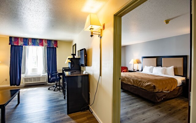 Quality Inn & Suites Woodstock near Lake Geneva