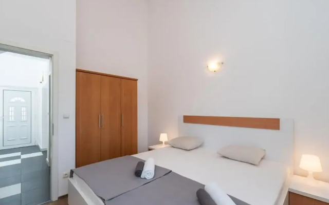 Villa S