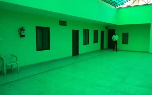 Hotel Classic 7 by OYO Rooms