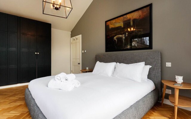 Veeve - The Coach House