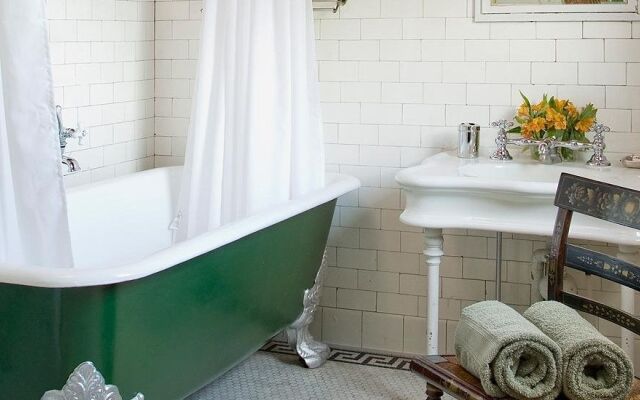 The Carriage House Inn Bed & Breakfast