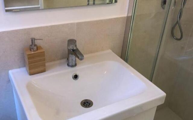 Palazzina privata di due piani con soppalco