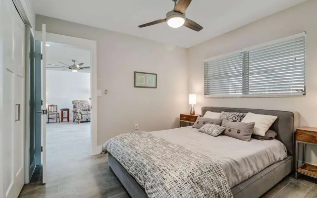 4836/4838 Esplanade St B-pool