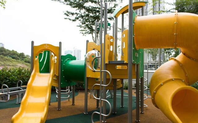 Cozy Condo at The Meridin Medini