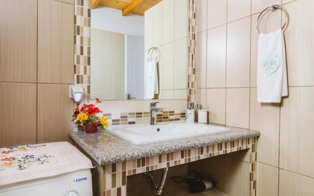 Aristea - 2 BR Villa Surrounded by Olive Groves