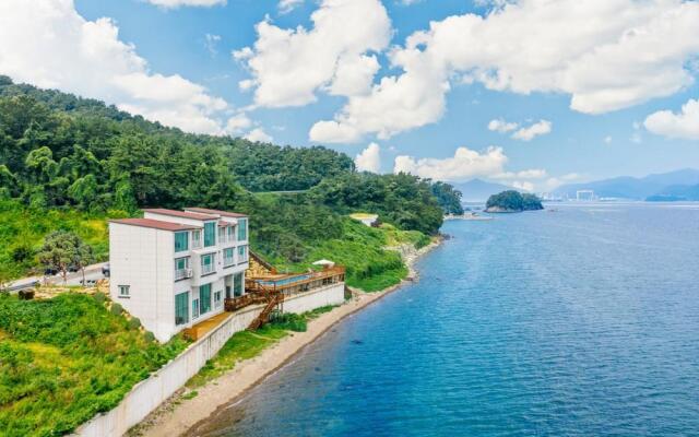 Geoje The Hue Pension